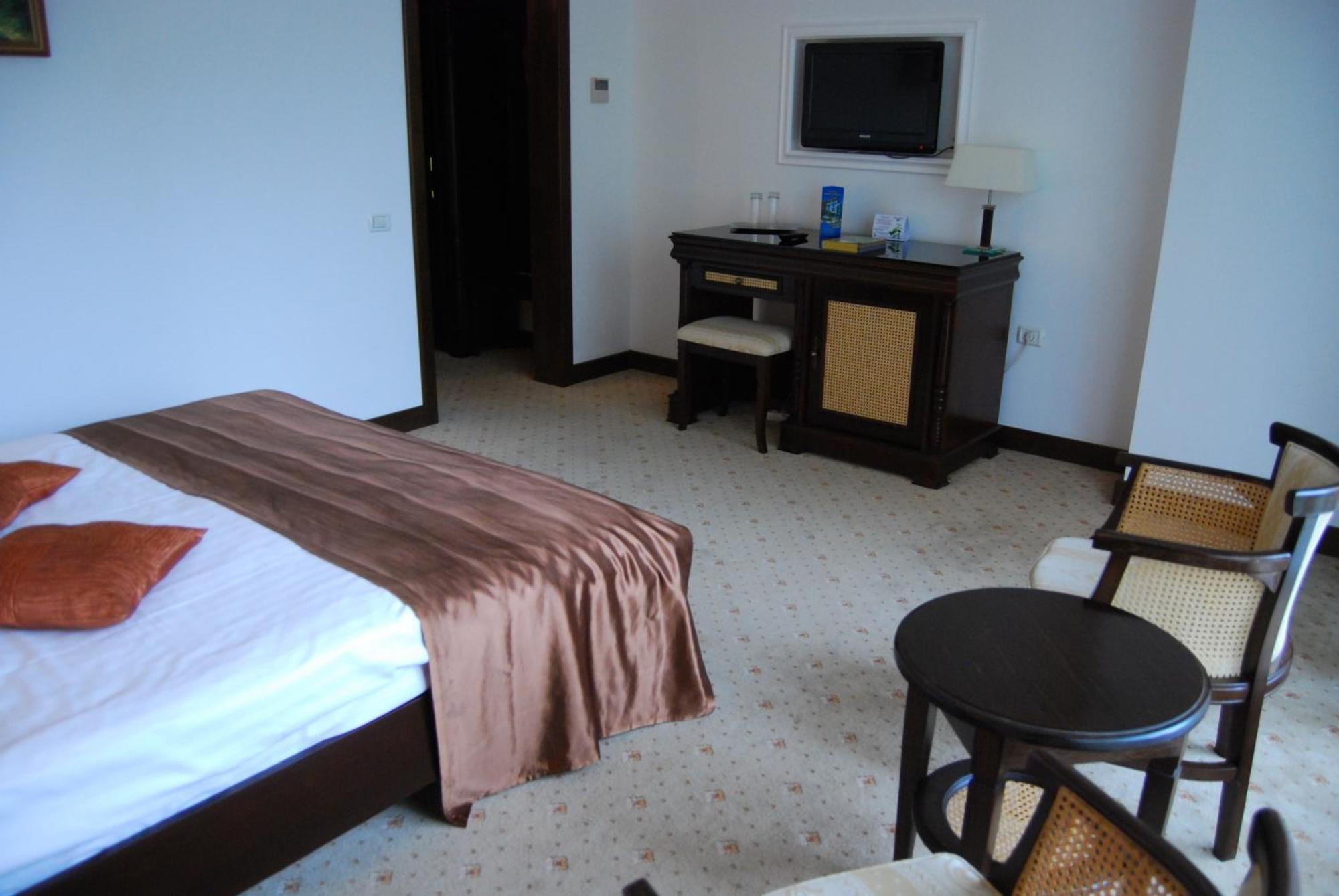 Hotel Zodiac Constanta Bagian luar foto
