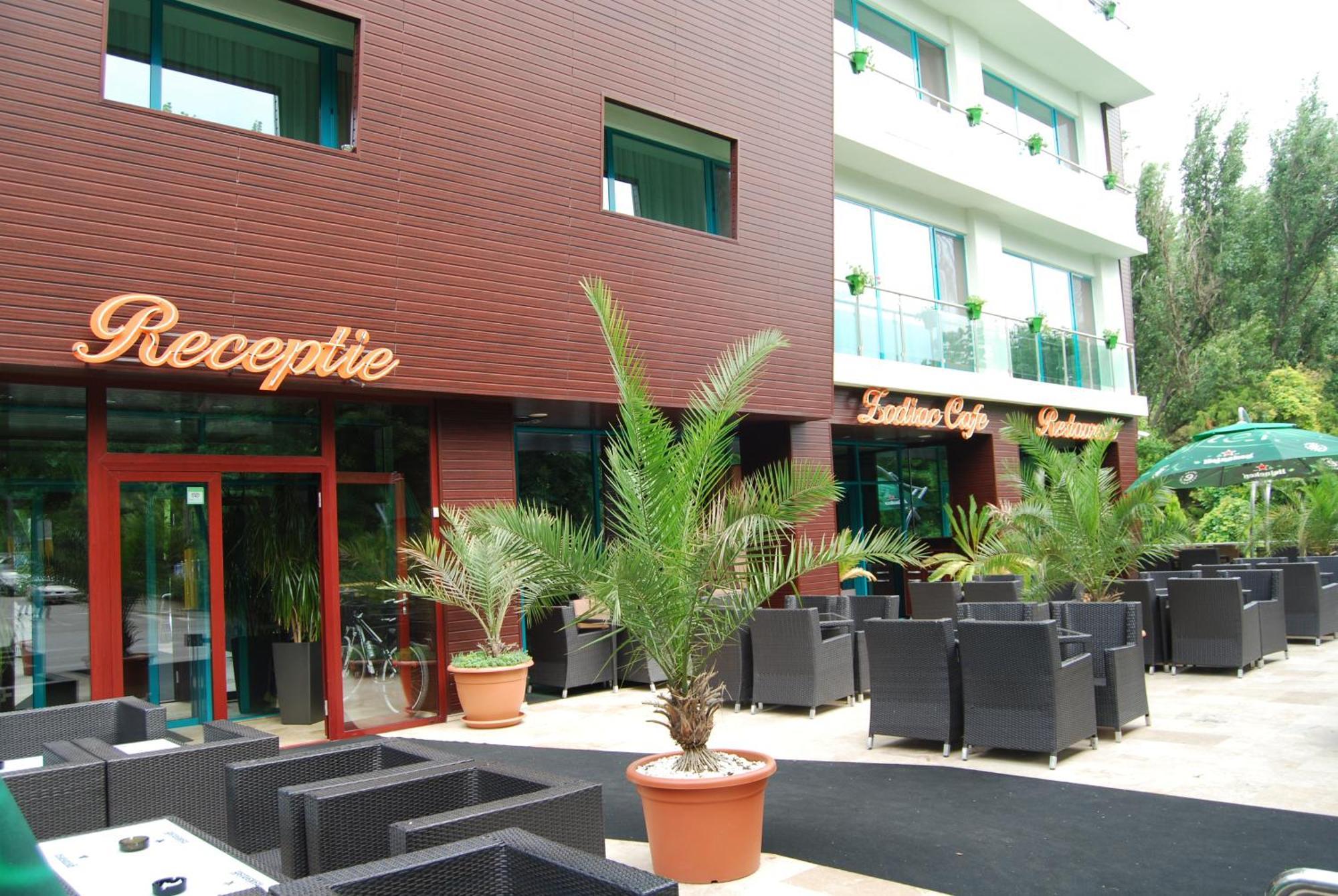 Hotel Zodiac Constanta Bagian luar foto